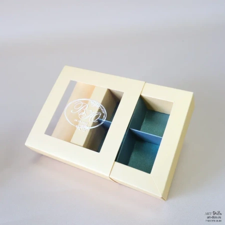  Фотография коробки с окошками для подарков
