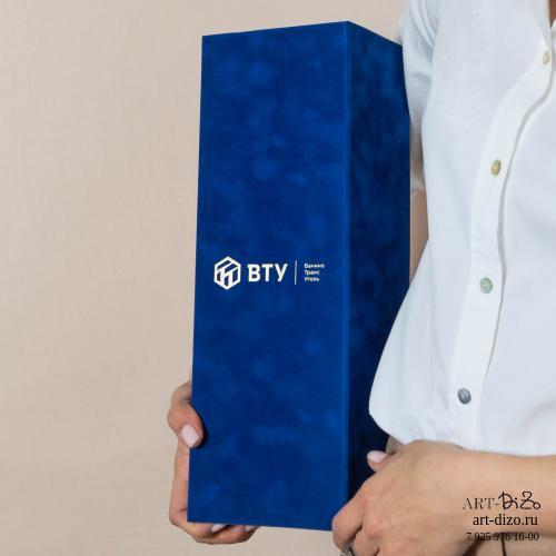 Коробка 35×12×10 см в бархате с откидной крышкой Фотография коробка 35×12×10 см в бархате с откидной крышкой