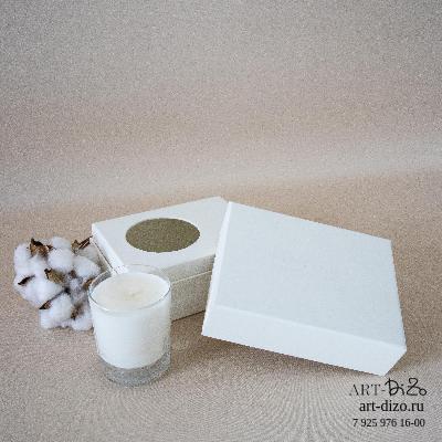 Коробка 18×13.5×10.5 см на втулке-ложементе (белая) Коробка 18×13.5×10.5 см на втулке-ложементе (белая)