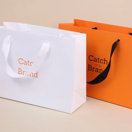  Фотография брендированный оранжевый пакет на лентах