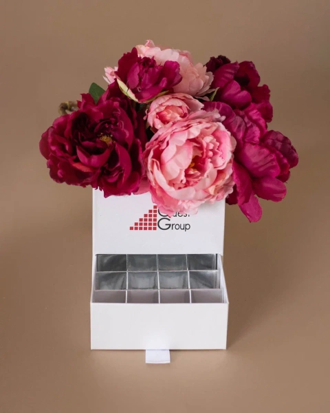  Фотография коробка для цветов с выдвижным ящиком