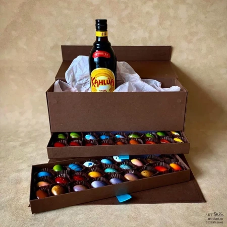  Фотография ложемент из картона для бутылки и 54 конфет