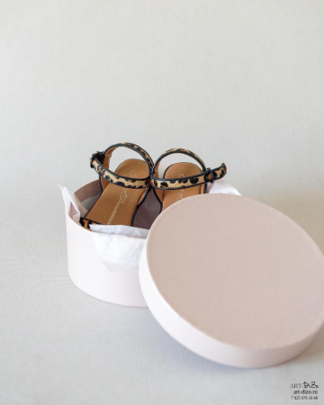 Круглые коробки с крышкой под текстиль по индивидуальным размерам