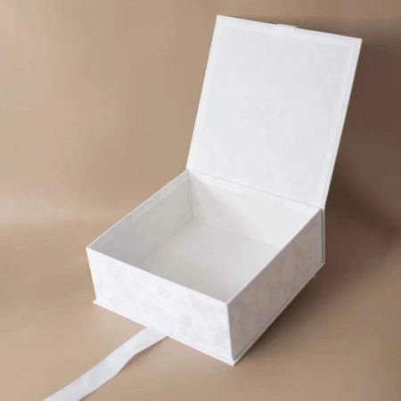  Фотография коробка на лентах 30*30*12