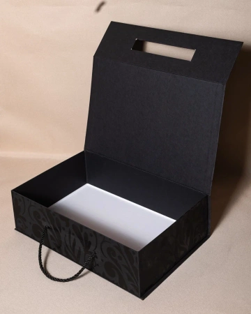  Фотография коробка на магнитах с ручками