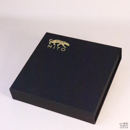 Фотография коробка с откидными крышками на магнитах для кондитерских изделий