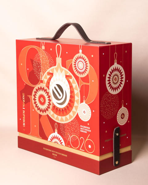  Фотография подарочная коробка-кейс премиум-класса с кожаными ручками для корпоративных подарков