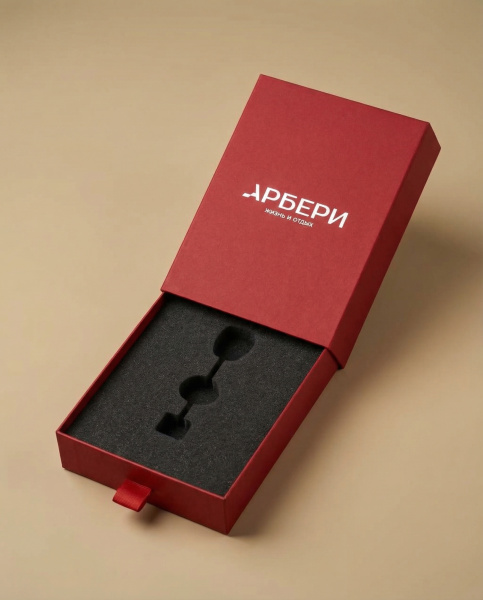 Фотография премиальная подарочная коробка-пенал с тиснением и индивидуальным ложементом для ключа