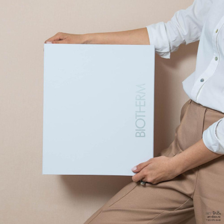  Фотография коробка 35×30×12 см на магнитах с лого серебром