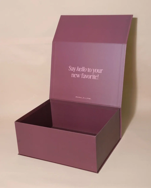 Стильная коробка на магнитах бренда BoutiqueForU  Фотография стильная коробка на магнитах бренда boutiqueforu