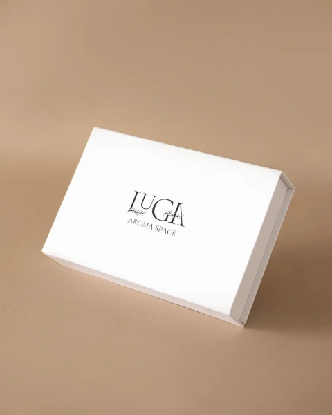  Фотография коробка на магнитах с логотипом для духов