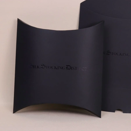 Купить пакет из чёрной дизайнерской бумаги с нанесением логотипа