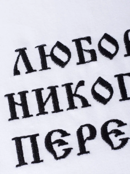  Фотография футболка белая с ручной вышивкой