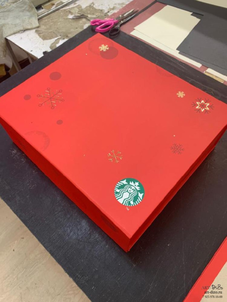 Starbucks – коробка для промоакций – производство на заказ оптом в Москве Заказать жёсткую упаковку для рекламы и промо