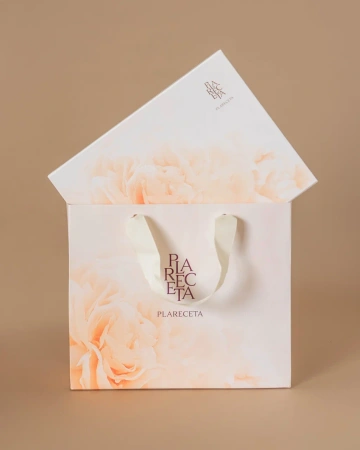 Книга на магнитах для бренда Plareceta  Фотография книга на магнитах для бренда plareceta