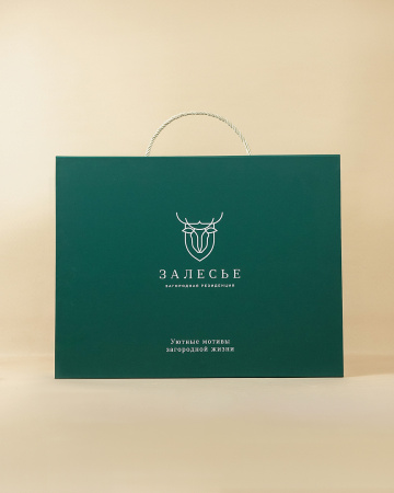  Фотография коробка с откидной крышкой на магнитах  с картонным ложементом