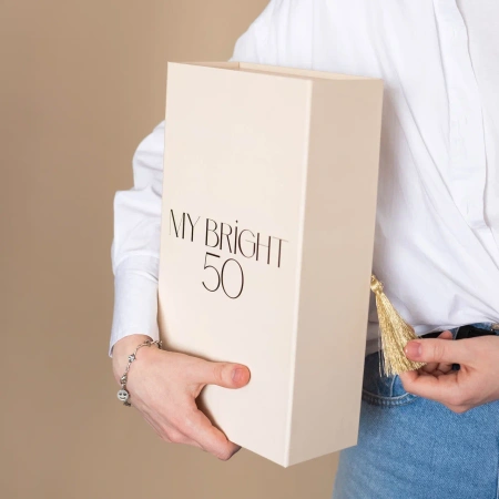  Фотография коробка книга на магнитах с ложементом для бокалов