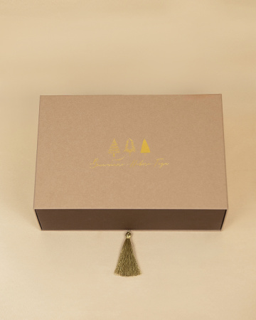  Фотография коробка пенал новогодняя с кисточкой