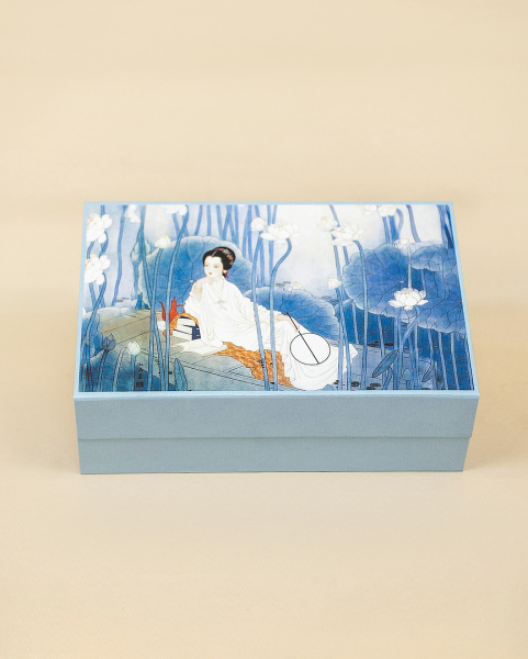  Фотография коробка с откидной крышкой на магнитах