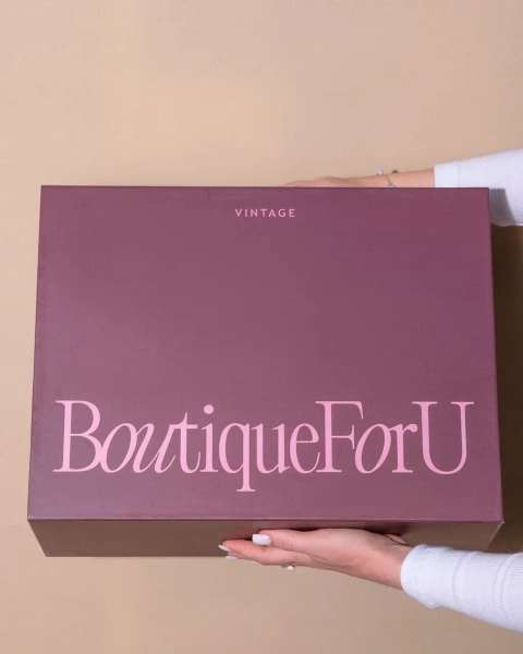 Стильная коробка на магнитах бренда BoutiqueForU  Фотография стильная коробка на магнитах бренда boutiqueforu