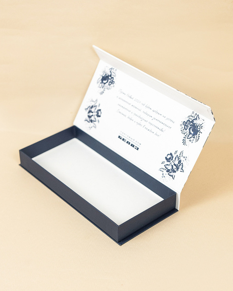 Коробка книга на магнитах для конфет  Фотография коробка книга на магнитах для конфет