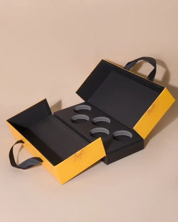 Коробка на магнитах с лентами для газированных напитков  Фотография коробка на магнитах с лентами для газированных напитков