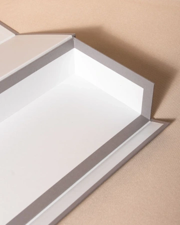  Фотография коробка с крышкой на магнитах для кондитерской