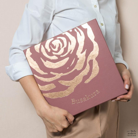 Купить брендированные плоские коробки в дизайнерской бумаге