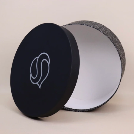  Фотография шляпная коробка черная с тиснением