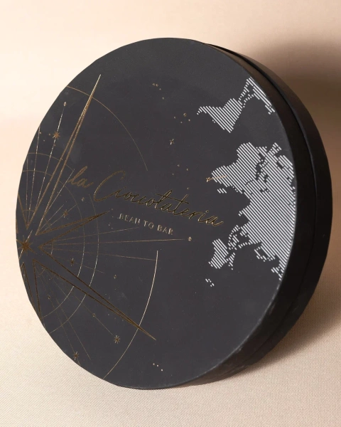 Коробка на втулке для шоколада ручной работы Фотография коробка на втулке для шоколада ручной работы