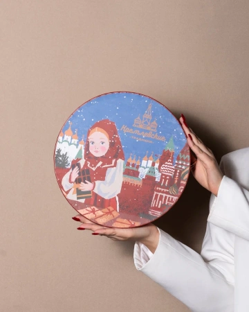  Фотография круглая коробка для конфет с девочкой и кремлем