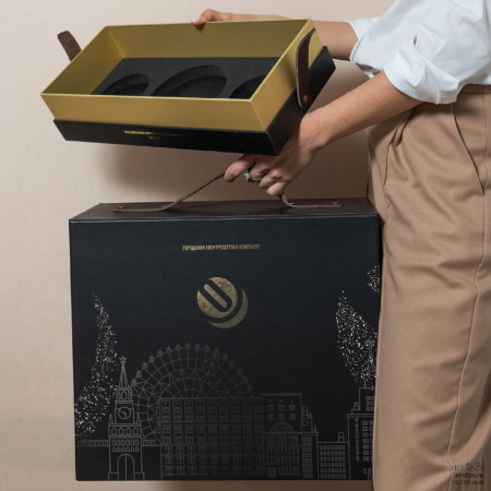 Короб 40×40×17 см под бутылку и 2 бокала  Фотография короб 40×40×17 см под бутылку и 2 бокала