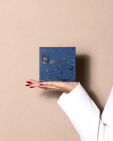  Фотография коробка на магнитах для украшений с астрологической картинкой