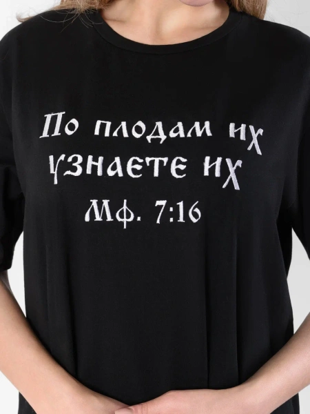  Фотография футболка черная с ручной вышивкой