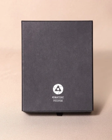  Фотография коробка-пенал с тиснением серебром и картонным ложементом