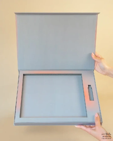  Фотография коробки с откидной крышкой lis