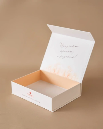 Книга на магнитах для бренда Plareceta  Фотография книга на магнитах для бренда plareceta