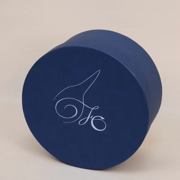  Фотография круглая коробка синяя с логотипом