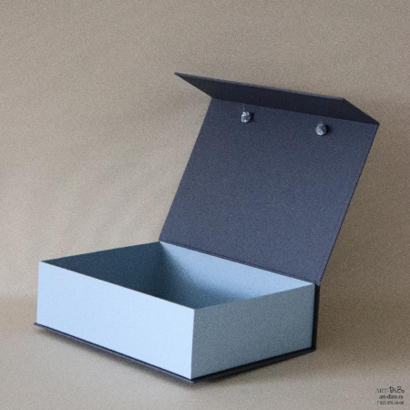 Коробка 28×21×8 см на магнитах с ручками  Фотография коробка 28×21×8 см на магнитах с ручками