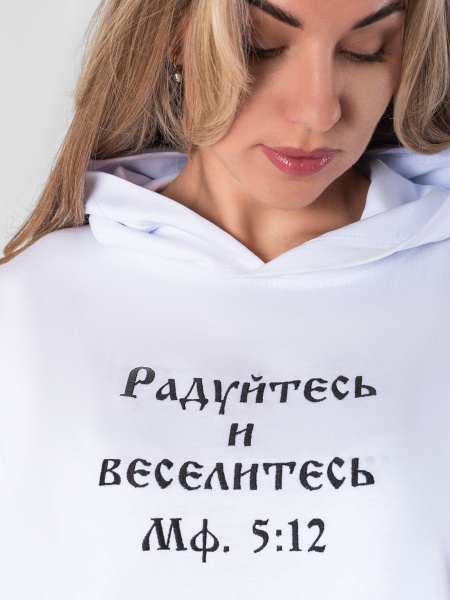  Фотография худи белое утепленное с ручной вышивкой