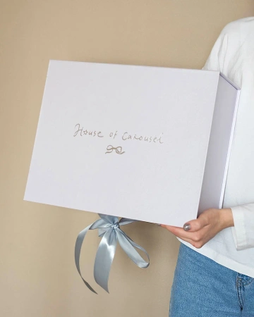  Фотография коробка книга на лентах house of carousel