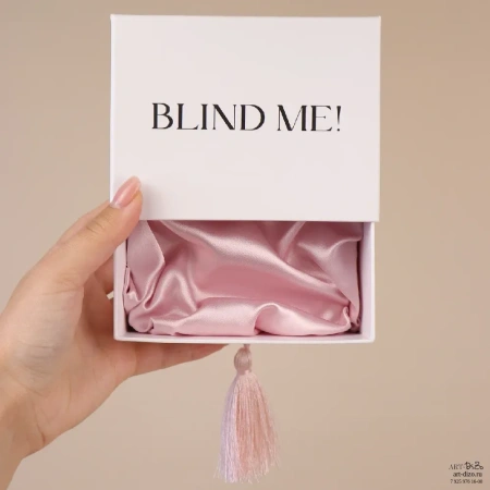 Подарочная коробка BLIND ME с атласным ложементом  Фотография подарочная коробка blind me с атласным ложементом