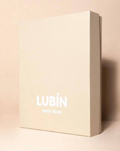 Коробка c крышкой для бренда постельного белья и одежды для дома Фотография коробка c крышкой для бренда постельного белья и одежды для дома