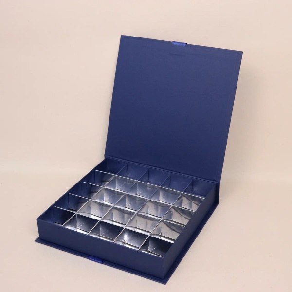 Фотография коробка на лентах для корпоративных подарков