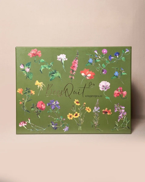 Подарочная коробка на втулке с золотой кисточкой  Фотография подарочная коробка на втулке с золотой кисточкой