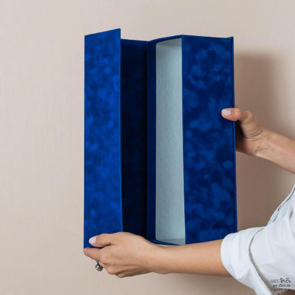 Коробка 35×12×10 см в бархате с откидной крышкой  Фотография коробка 35×12×10 см в бархате с откидной крышкой