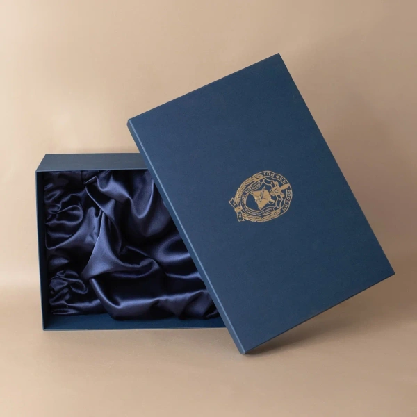 Фотография коробка крышка-дно с атласным ложементом для гпи фсб россии