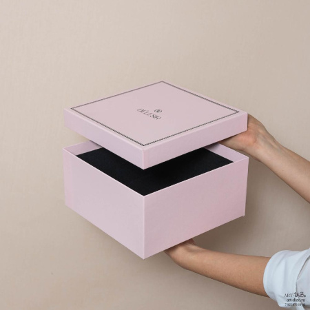 Цветные брендированные коробки под косметику, заказать от производителя