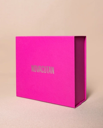  Фотография коробка на магнитах с атласными лентами