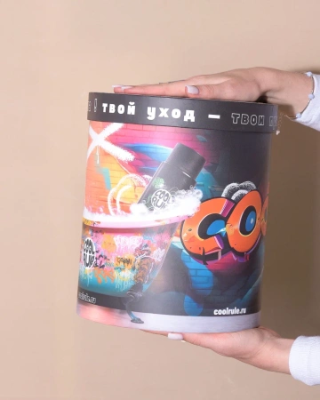 Цветная круглая коробка с ярким рисунком  Фотография цветная круглая коробка с ярким рисунком